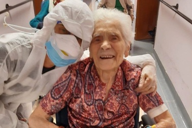 Cụ bà 104 tuổi chiến thắng virus corona
