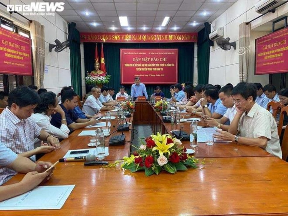 Có nên duy trì chuyện tặng quà đại hội? - 1 Có nên duy trì chuyện tặng quà đại hội? - 1