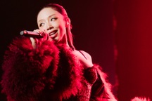 Tóc Tiên trình diễn gợi cảm tại đêm thi quan trọng của "Tân binh toàn năng"