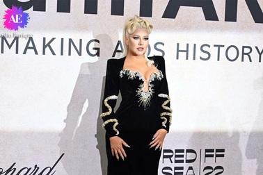 Christina Aguilera tươi tắn dự tiệc từ thiện tại Cannes