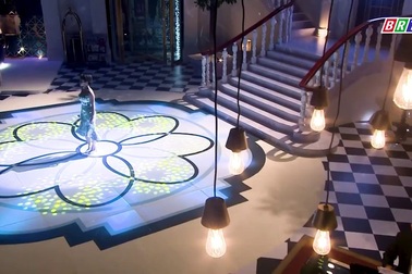 Uyên Linh sâu lắng nữ tính với "Bài Hát Cho Em"