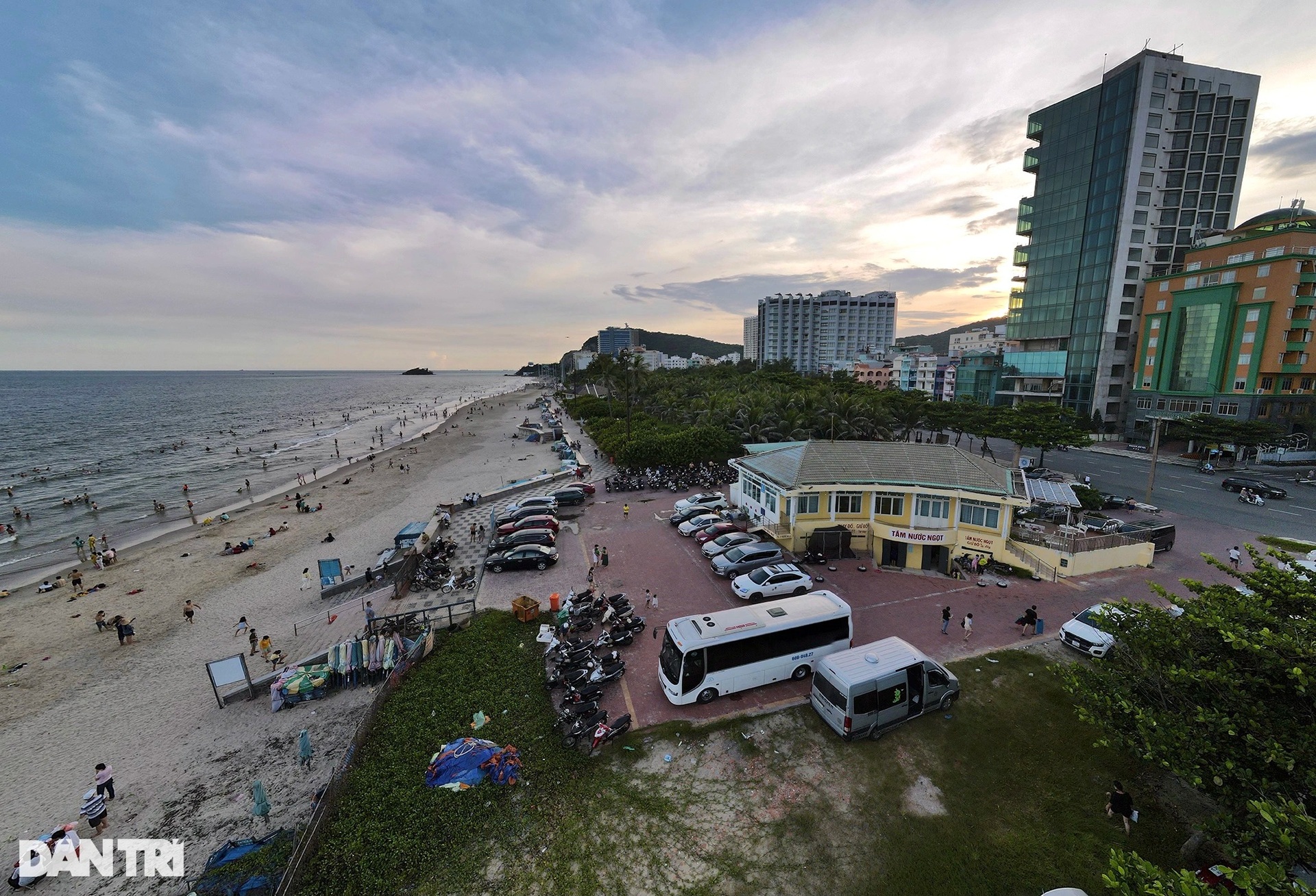 Người dân TPHCM đi 120 km tắm biển Vũng Tàu rồi ra về vì không có nhà nghỉ - 5