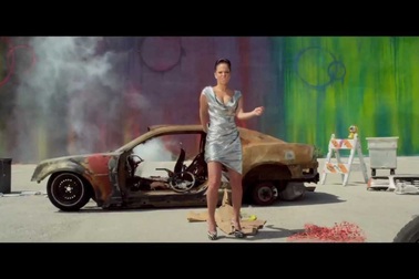 Tulisa với bản hit Young