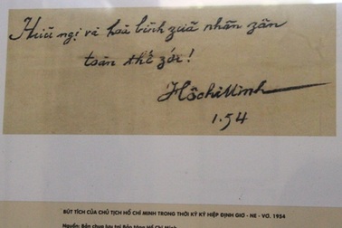 Xúc động xem những bút tích của Bác Hồ