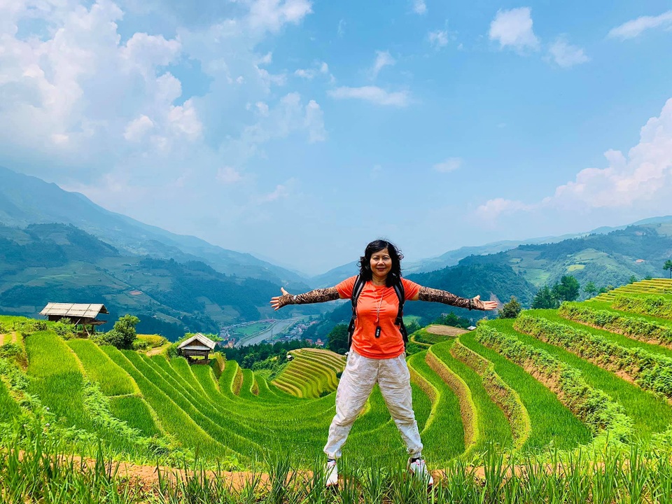 Nữ phượt thủ U60 đặt chân 62 tỉnh thành, leo 26km núi đầy ngoạn mục - 2 Nữ phượt thủ U60 đặt chân 62 tỉnh thành, leo 26km núi đầy ngoạn mục - 2