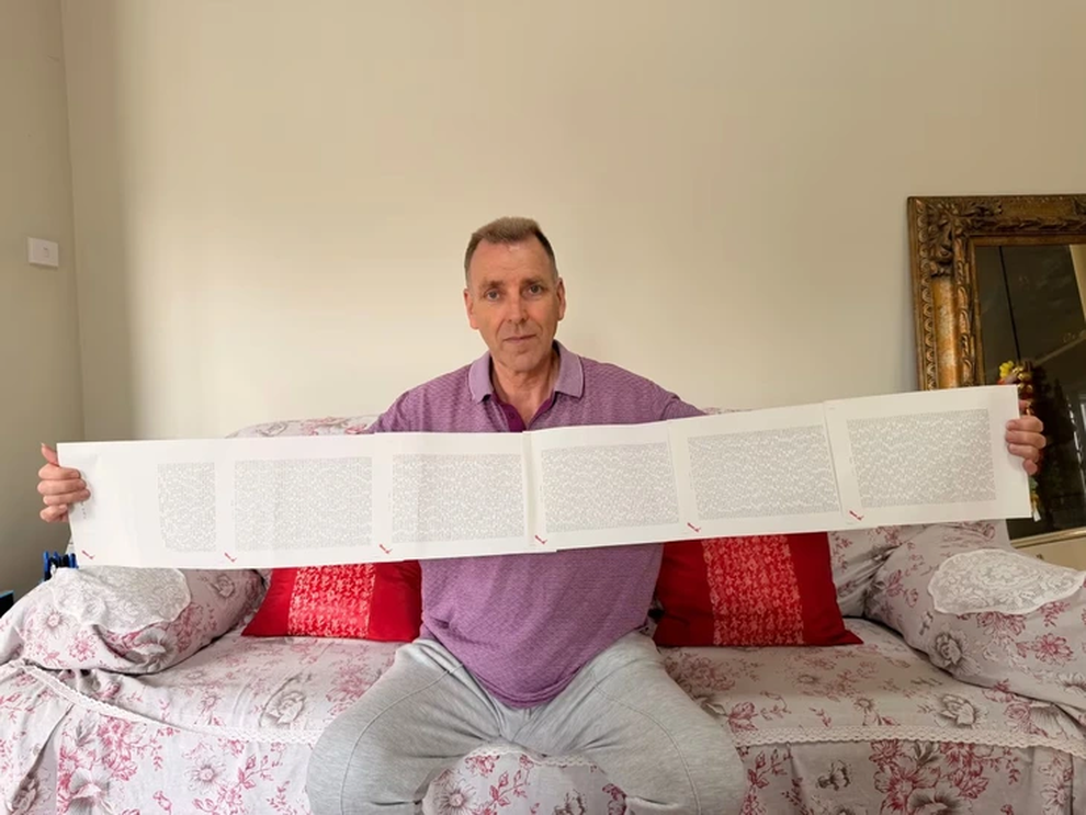 Người đàn ông tên dài nhất thế giới, in 6 trang giấy và đọc 20 phút mới hết - 1 Người đàn ông tên dài nhất thế giới, in 6 trang giấy và đọc 20 phút mới hết - 1