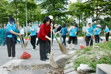 Bí thư và Chủ tịch Hà Nội cùng tham gia dọn rác, tổng vệ sinh môi trường