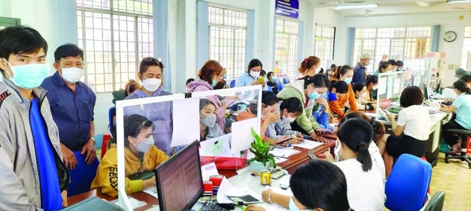 Người lao động đến nộp hồ sơ Bảo hiểm thất nghiệp tại Trung tâm DVVL tỉnh Bình Phước.