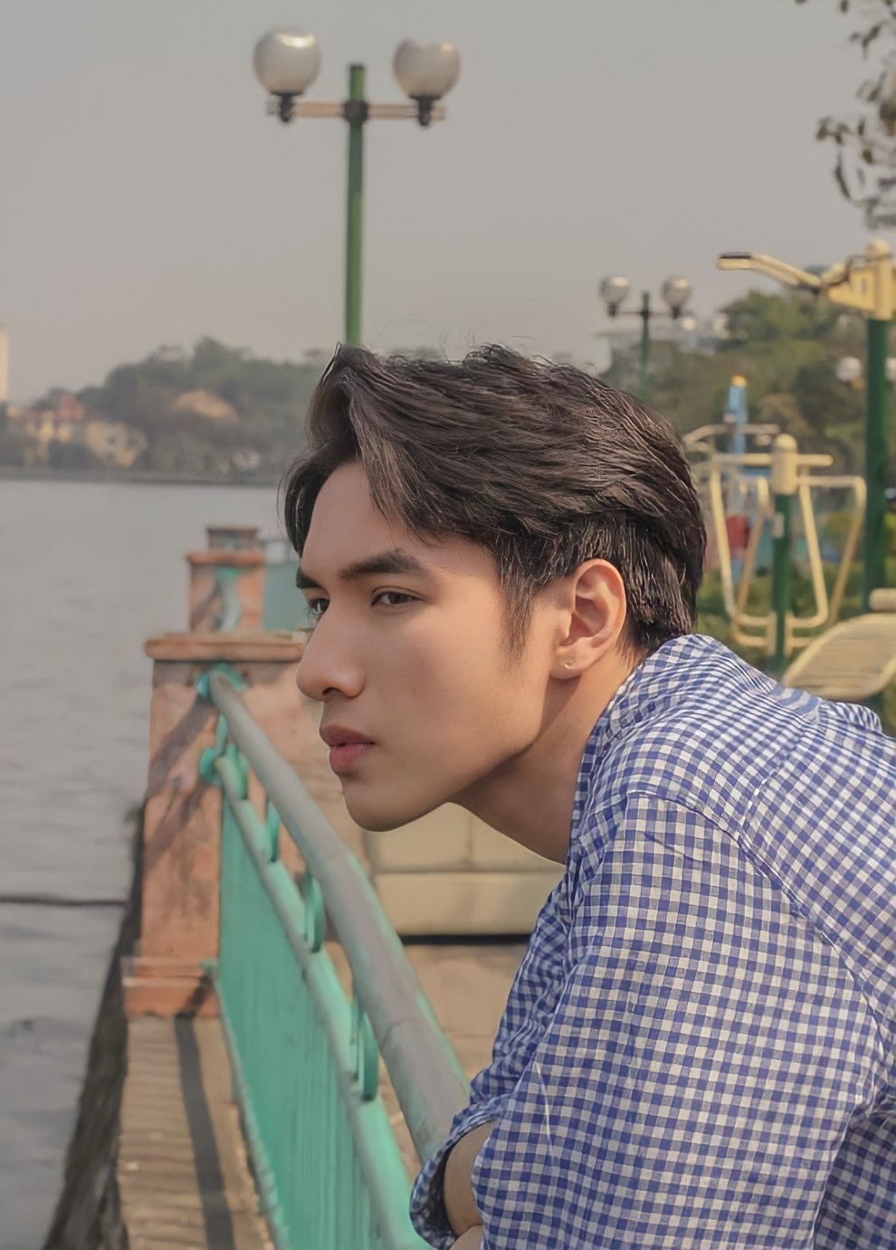 Nam sinh Hà thành bỗng nổi như cồn với góc nghiêng thần thánh - 2 Nam sinh Hà thành bỗng nổi như cồn với góc nghiêng thần thánh - 2