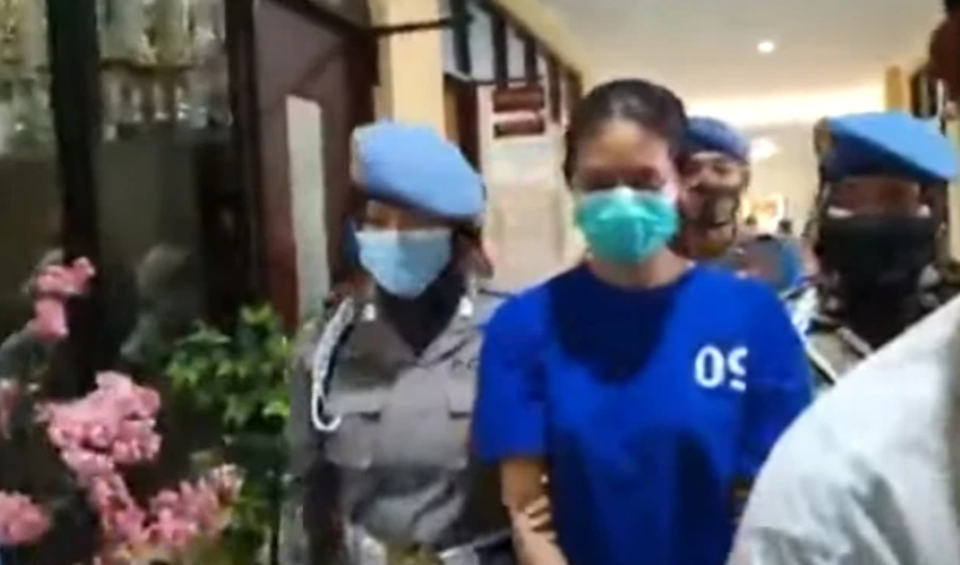 Cô gái tẩm độc thịt xiên nướng để giết bạn trai cũ, hại nhầm bé 8 tuổi - 2 Cô gái tẩm độc thịt xiên nướng để giết bạn trai cũ, hại nhầm bé 8 tuổi - 2