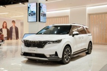 Kia Carnival thêm 2 phiên bản: Cắt "trang bị gây tranh cãi", giảm giá bán