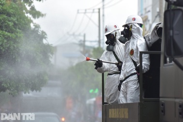 TPHCM: Không phun hóa chất khử khuẩn vào người trong mọi tình huống