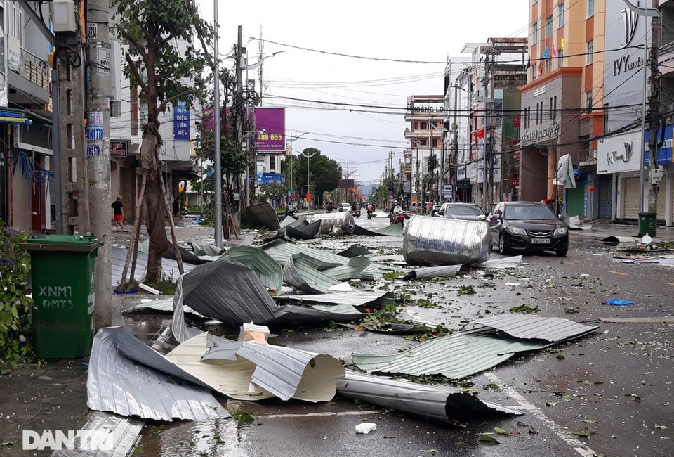 Quảng Ngãi: Nhà dân tan hoang sau bão số 9 - 2 Quảng Ngãi: Nhà dân tan hoang sau bão số 9 - 2
