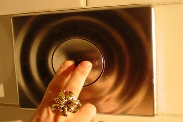 Bất ngờ với những nơi bẩn nhất trên máy bay