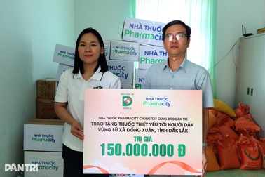 Chuyển gấp hơn 30.000 đơn vị thuốc thiết yếu đến người dân vùng lũ Đắk Lắk