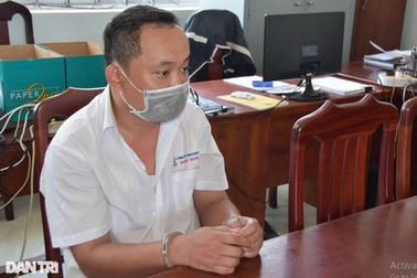 Nam thanh niên đi cướp ngân hàng bằng... súng nhựa