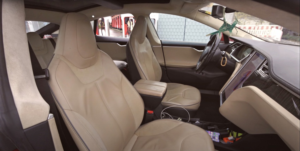 Chiếc Tesla Model S chạy gần 2 triệu km, thay 13 động cơ và 3 bộ pin - 3 Chiếc Tesla Model S chạy gần 2 triệu km, thay 13 động cơ và 3 bộ pin - 3
