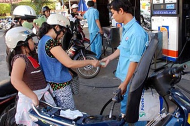 Kiểm tra, kiểm soát ngay việc điều chỉnh giá bán xăng