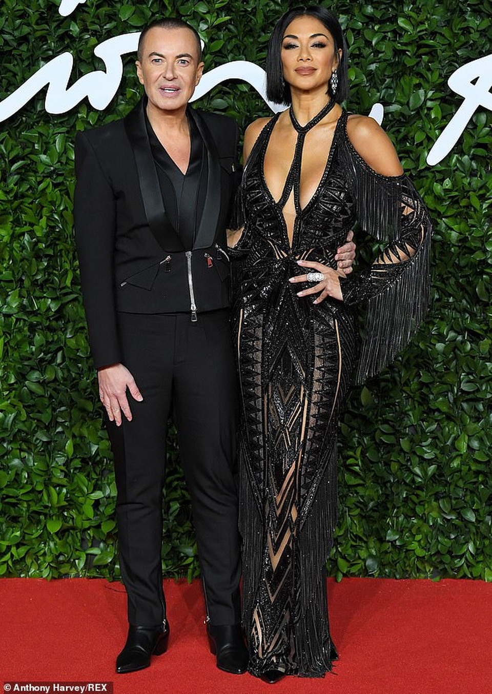 Nicole Scherzinger gợi cảm tái ngộ bồ trẻ - 6 Nicole Scherzinger gợi cảm tái ngộ bồ trẻ - 6