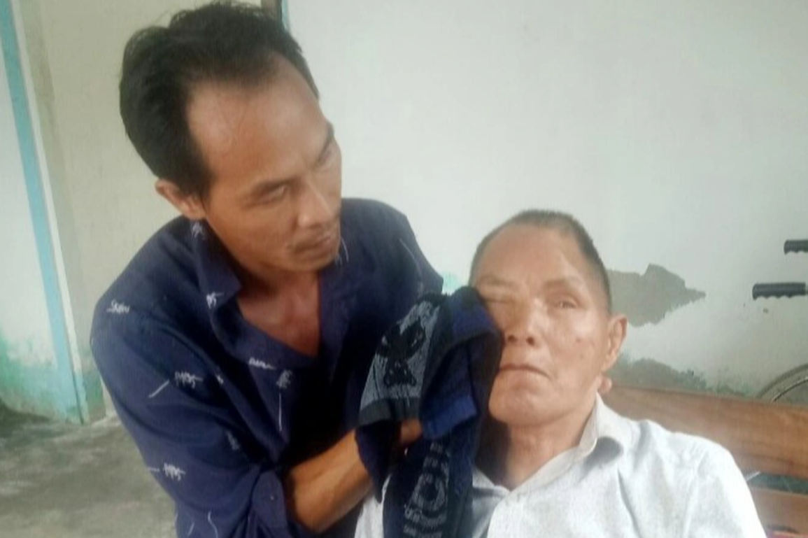 Nước mắt người đàn ông tuổi tứ tuần cầu xin phép màu ghép não cho cha - 4 Nước mắt người đàn ông tuổi tứ tuần cầu xin phép màu ghép não cho cha - 4