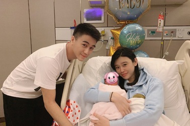 Siêu mẫu nội y lộ diện sau khi sinh “đích tôn” cho tỷ phú Macau