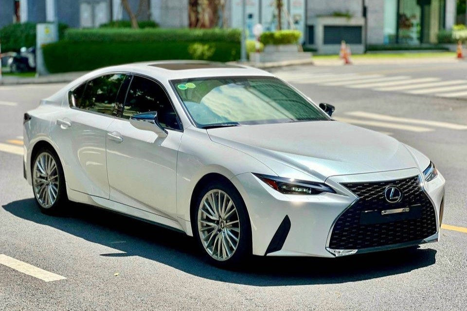 Giảm sức hút và khó cạnh tranh, xe sang Lexus IS âm thầm rút khỏi Việt Nam?