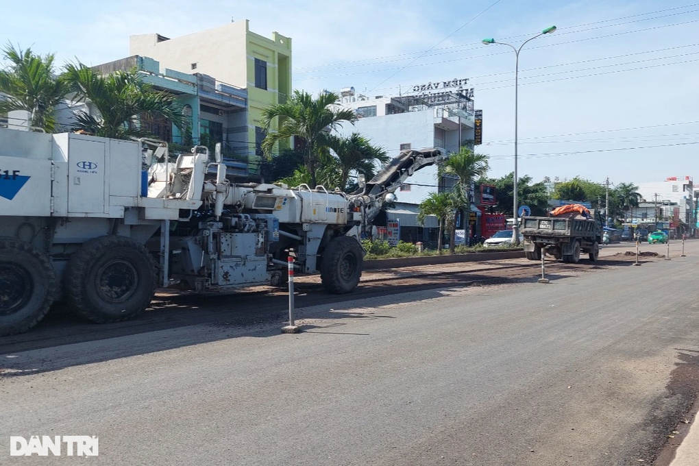 Quốc lộ 1A nát như ruộng cày, ngay đoạn qua Quy Nhơn - 9 Quốc lộ 1A nát như ruộng cày, ngay đoạn qua Quy Nhơn - 9