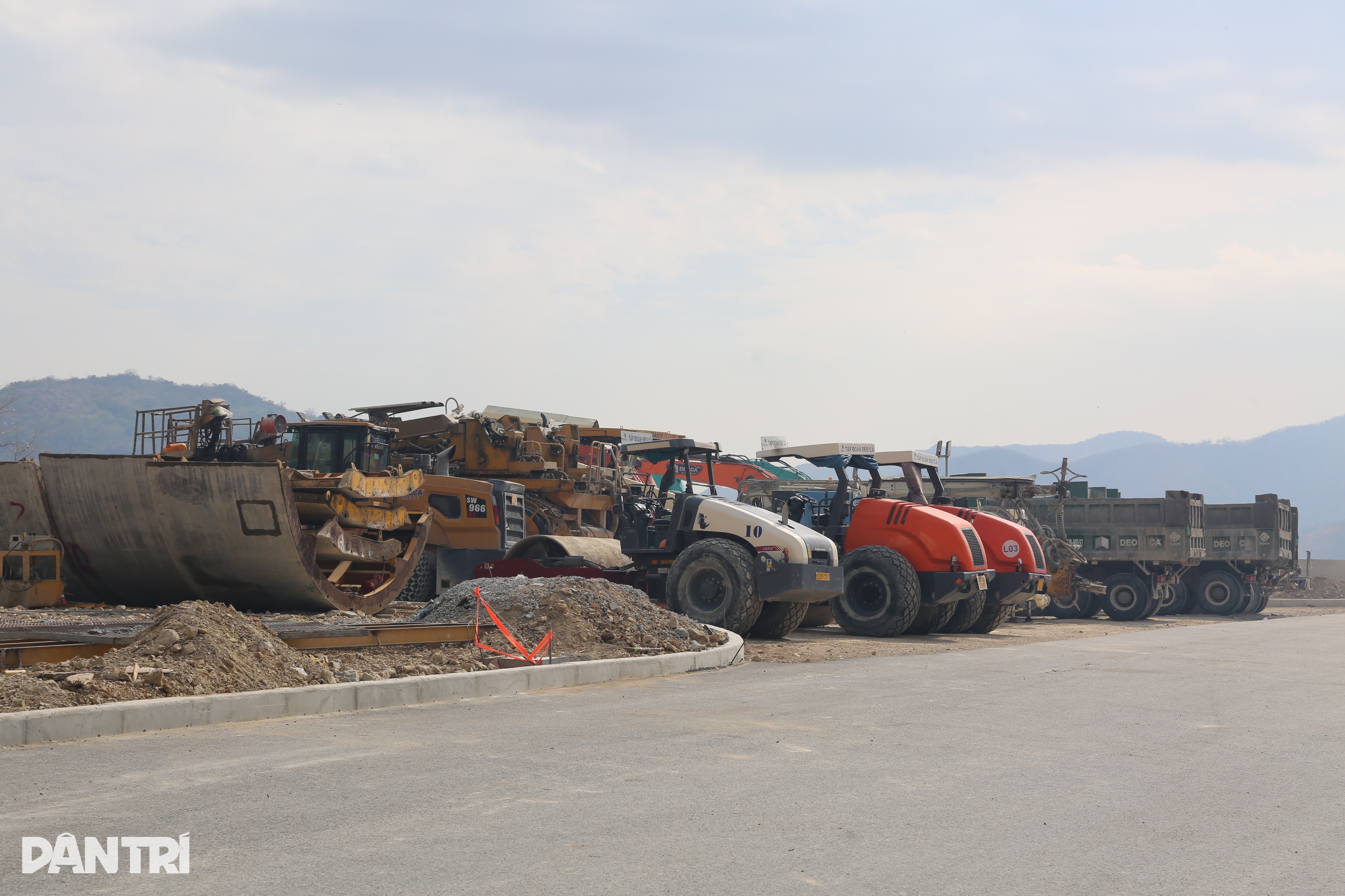 ធ្វើការកាត់ Tet នៅផ្លូវរូងភ្នំ Vung ផ្លូវ Cam Lam - Vinh Hao Expressway ប្តេជ្ញាបញ្ចប់មុនម៉ោង - 10 Làm xuyên Tết ở hầm núi Vung, cao tốc Cam Lâm - Vĩnh Hảo quyết về đích sớm - 10