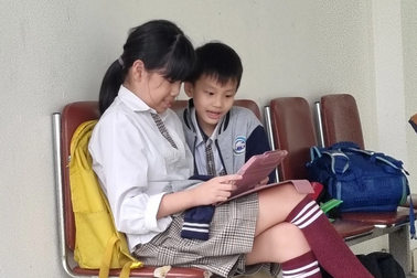 Cần hạn chế việc bắt học sinh làm bài tập và tham gia kỳ thi dùng máy tính