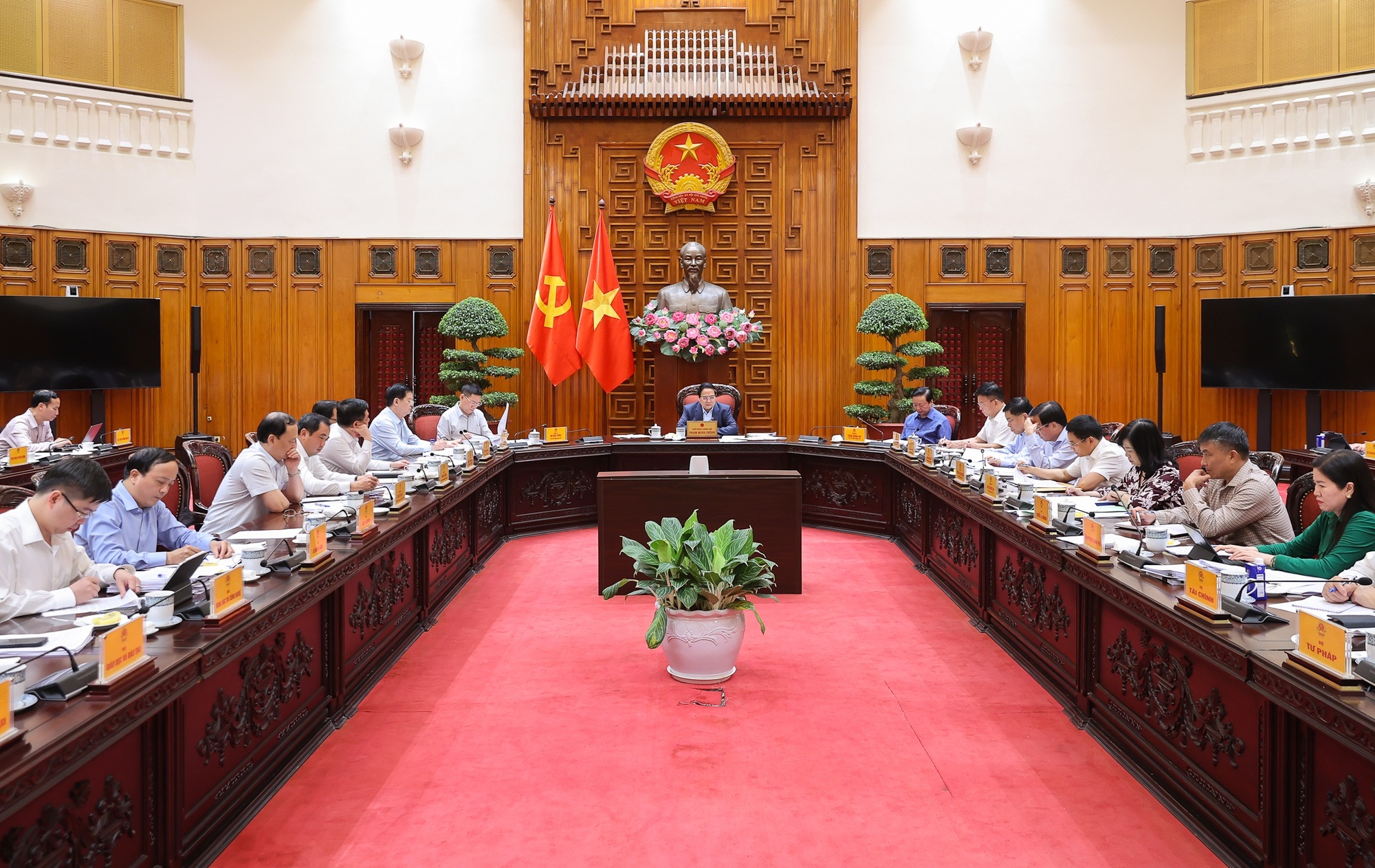 Thủ tướng yêu cầu xây dựng đề án ứng phó sạt lở, ngập úng - 2