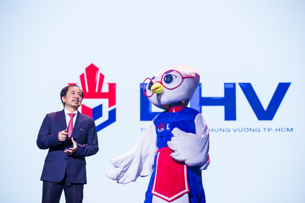 Trường Đại học Hùng Vương TPHCM ra mắt logo mới - 4 Trường Đại học Hùng Vương TPHCM ra mắt logo mới - 4