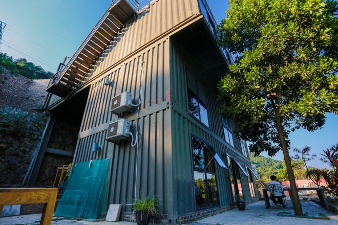 Bỏ thành phố lên núi, đôi vợ chồng Hà Nội dựng nhà container giá 3 tỷ đồng - 2 Bỏ thành phố lên núi, đôi vợ chồng Hà Nội dựng nhà container giá 3 tỷ đồng - 2