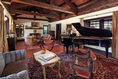 Ngắm nhà siêu sang của MC đồng tính nổi tiếng nước Mỹ