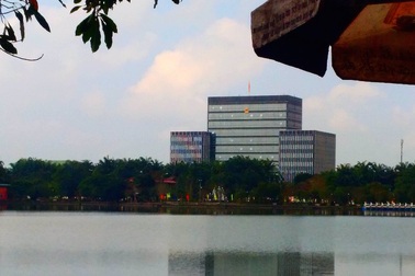 Doanh nghiệp tặng 2 xe ô tô tiền tỷ cho Nghệ An