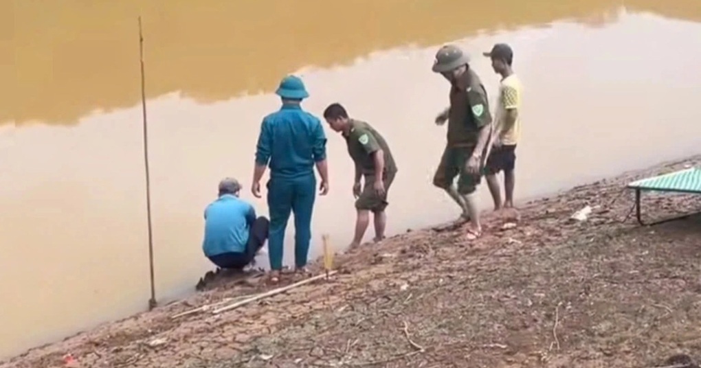 Thi thể nam giới bị trói tay, mắc vào lưới đánh cá trên sông ở Bình Phước - 1