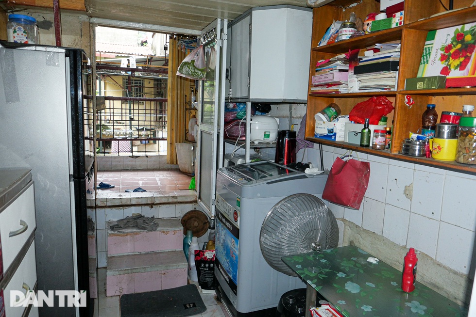 Sống ở phố cổ Hà Nội: Nhà hộp diêm, giá cả trăm triệu đồng/m2 vẫn… khổ - 4 Sống ở phố cổ Hà Nội: Nhà hộp diêm, giá cả trăm triệu đồng/m2 vẫn… khổ - 4