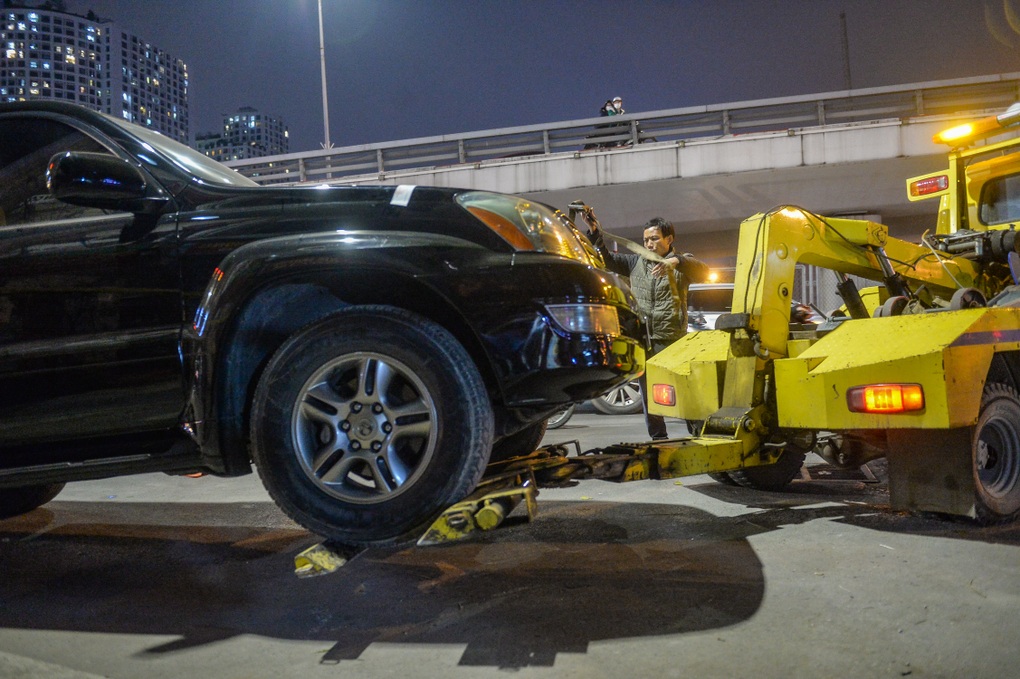 Vi phạm nồng độ cồn, tài xế xe Lexus nói uống rượu cách đây 2 ngày - 9 Vi phạm nồng độ cồn, tài xế xe Lexus nói uống rượu cách đây 2 ngày - 9
