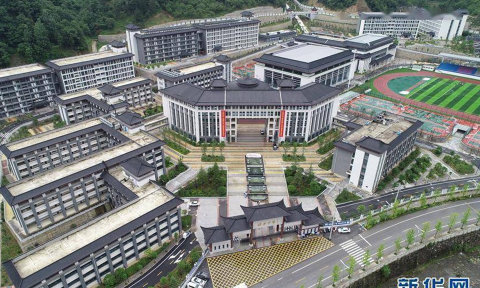 Vừa thoát nghèo, huyện Trung Quốc lại chi 100 triệu USD xây trường học - 1 Vừa thoát nghèo, huyện Trung Quốc lại chi 100 triệu USD xây trường học - 1