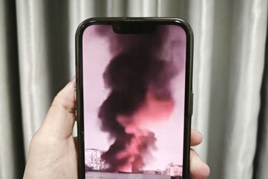 Cháy nhà chứa bao bì ở TPHCM