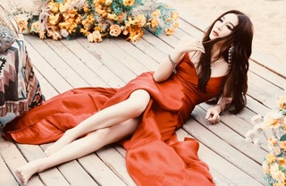 "Đát Kỷ đẹp nhất màn ảnh" vẫn gợi cảm, trẻ trung ở tuổi 58 - 17