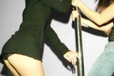 “Mắt ướt” và kỹ nghệ... săn tiền