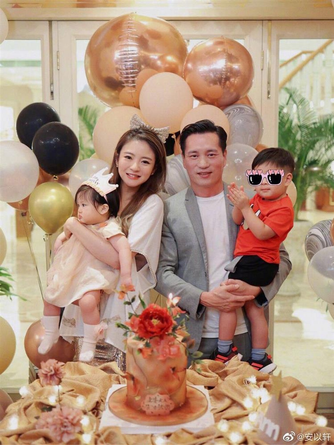 An Dĩ Hiên: Bà hoàng hạnh phúc sụp đổ sau khi chồng tỷ phú bị bắt - 3 An Dĩ Hiên: Bà hoàng hạnh phúc sụp đổ sau khi chồng tỷ phú bị bắt - 3