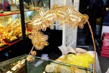 Lan hồ điệp mạ vàng 16 triệu đồng/cành, đại gia mua làm quà tặng 8/3