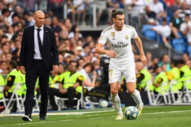 HLV Zidane bất ngờ quay ngoặt 180 độ với Gareth Bale