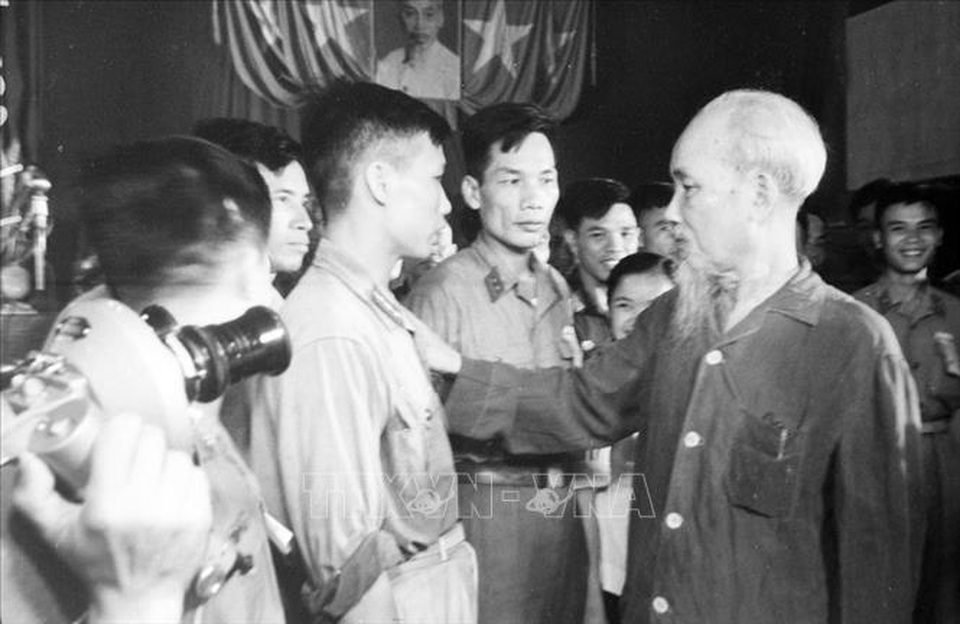 “Một tấm gương sống có giá trị hơn một trăm bài diễn văn tuyên truyền” - 2 “Một tấm gương sống có giá trị hơn một trăm bài diễn văn tuyên truyền” - 2