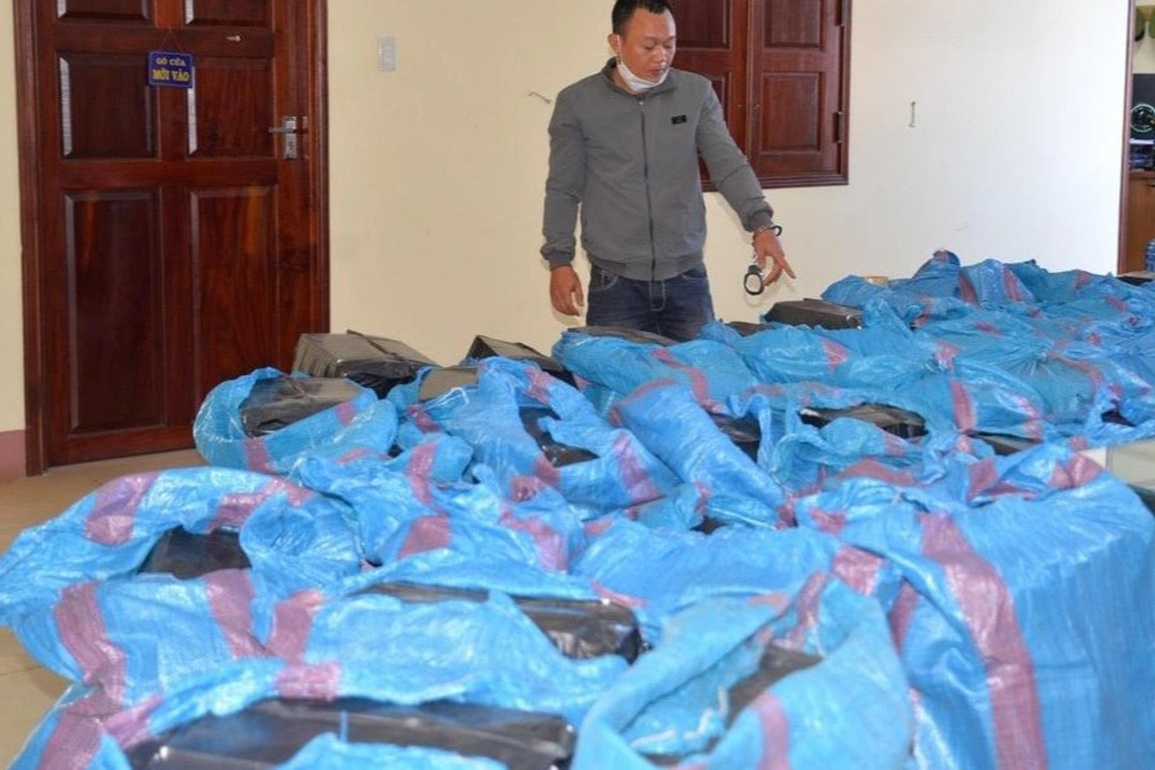 Bắt giữ ô tô khách vận chuyển 26.500 bao thuốc lá lậu - 1 Bắt giữ ô tô khách vận chuyển 26.500 bao thuốc lá lậu - 1