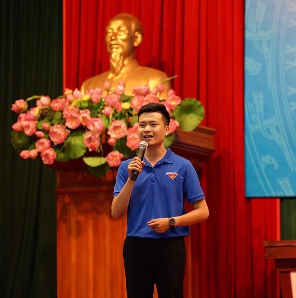 Trần Minh Cường từ bỏ ngành cảnh sát để làm thầy giáo công tác Đội - 1 Trần Minh Cường từ bỏ ngành cảnh sát để làm thầy giáo công tác Đội - 1