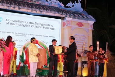 Đón bằng công nhận nghệ thuật Bài Chòi là Di sản văn hóa phi vật thể