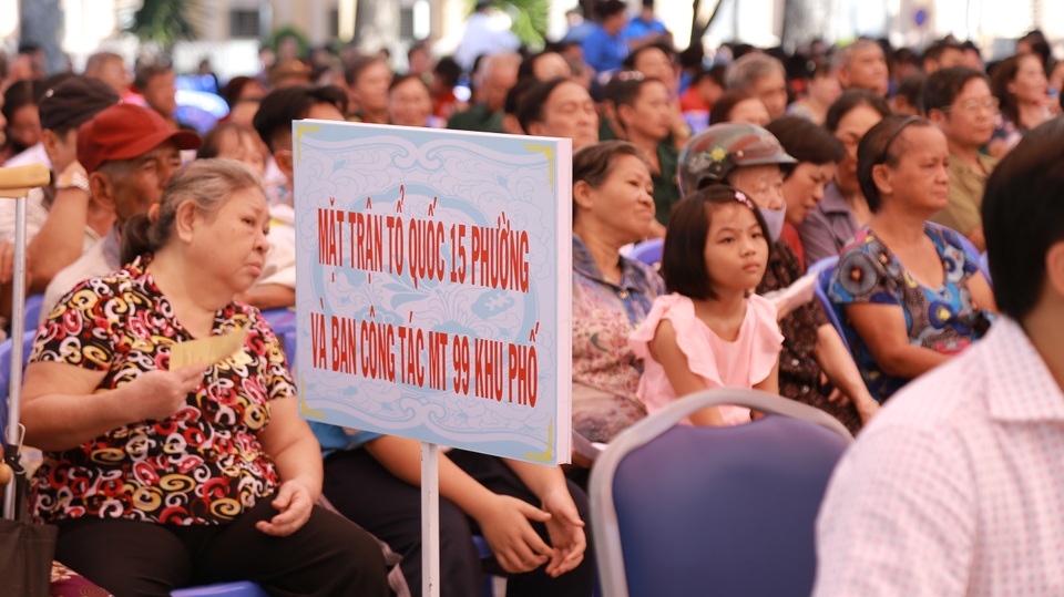 Sửa nhà, tặng sổ tiết kiệm cho đoàn viên công đoàn mắc bệnh hiểm nghèo - 8 Sửa nhà, tặng sổ tiết kiệm cho đoàn viên công đoàn mắc bệnh hiểm nghèo - 8
