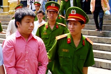 Ngăn chặn đánh nhau trong lớp, một học sinh vào tù